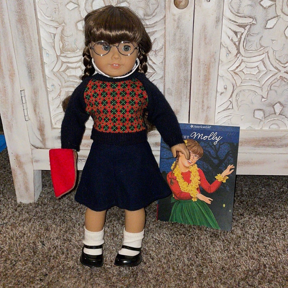 RETIRED American Girl Molly